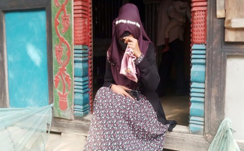 বিয়ের দাবিতে প্রেমিকার অনশন, বাড়ি ছেড়ে পালালেন প্রেমিক 