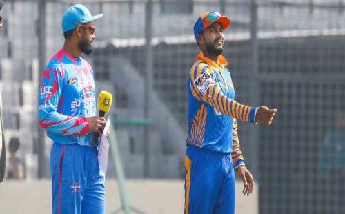 টস জিতে বোলিংয়ে চিটাগাং কিংস 