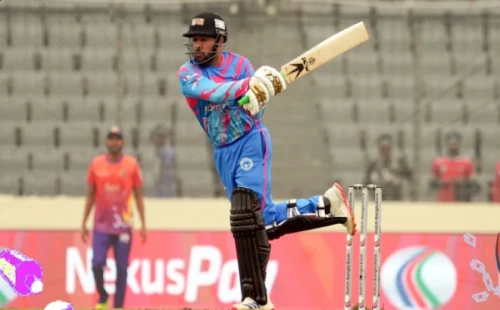 উসমান খানের সেঞ্চুরিতে চিটাগং কিংসের রান পাহাড় 