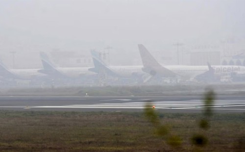 দিল্লিতে কুয়াশায় দৃশ্যমানতা শূন্যে, ফ্লাইট বাতিল 