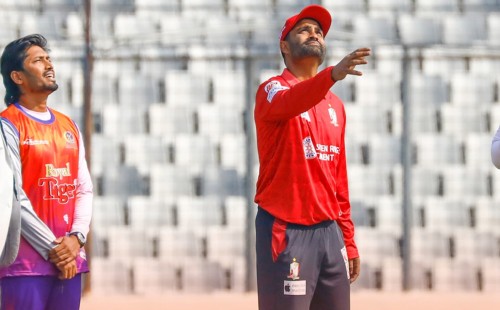 টস জিতে বোলিংয়ে বরিশাল 