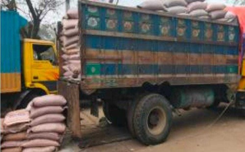 ৩০৮ বস্তা ভারতীয় চিনিসহ ট্রাক জব্দ 