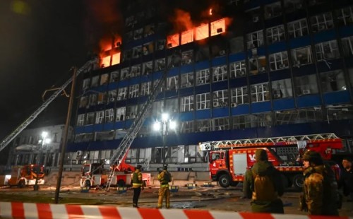 জাপোরিঝিয়ায় রুশ বোমা হামলায় নিহত ১৩ 