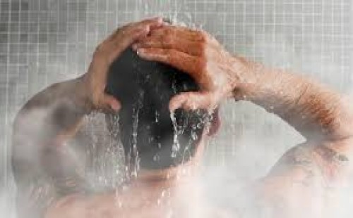 গরম পানিতে গোসল করলে কোনো ক্ষতি হয় কিনা? 