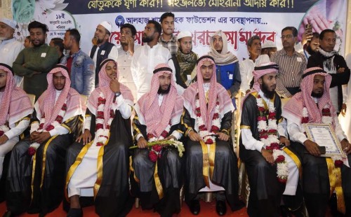 বিনা খরচে চট্টগ্রামে সম্পন্ন হলো ৮ দম্পতির বিয়ে 