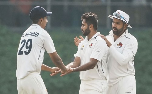 হ্যাটট্রিকে ১৫২ বছরের রেকর্ড ভাঙলেন শার্দুল ঠাকুর 