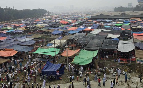 তুরাগ তীরে মুসল্লিদের ঢল, দেড়টায় বৃহত্তম জুমার নামাজ 