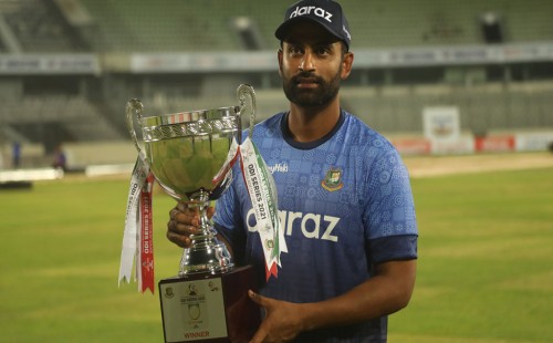 তামিমকে বিদায়ী সম্মাননা দিচ্ছে বিসিবি 