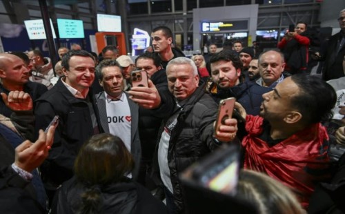 ভোট দিতে দেশে কসোভোর প্রবাসীরা 