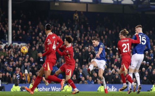 শেষ মুহূর্তের গোলে লিভারপুলের হাত থেকে জয় ছিনিয়ে নিল এভারটন 