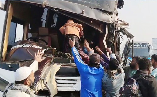 ঢাকা-মাওয়া এক্সপ্রেসওয়েতে তিন যানবাহনের সংঘর্ষ, আহত ৫ 