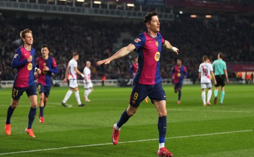 ভ্যালেকানোকে হারিয়ে টেবিলের শীর্ষে উঠলো বার্সেলোনা 