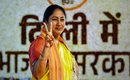 মুখ্যমন্ত্রী রেখার সঙ্গে শপথ নেবেন ৬ মন্ত্রী 
