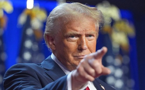 নায়ক থেকে ‘জোকার’! 