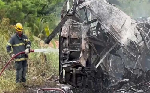 বাস-ট্রাক সংঘর্ষে ব্রাজিলে ১২ শিক্ষার্থীর মৃত্যু 