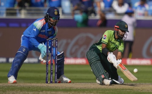 আড়াইশ’র আগেই থামল পাকিস্তানের ইনিংস 