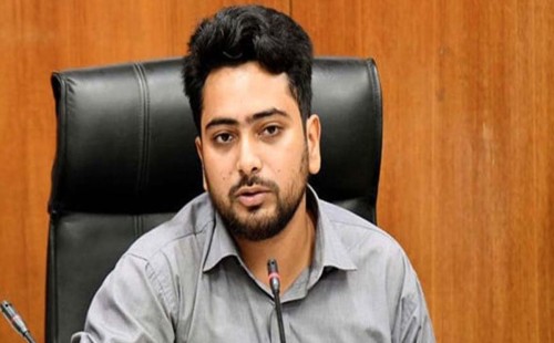 সরকার থেকে পদত্যাগের খবর সঠিক নয়: নাহিদ ইসলাম 