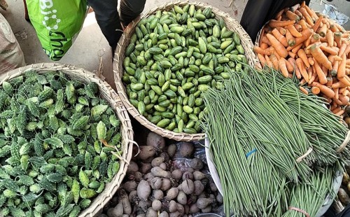 সজনে ডাঁটার দাম ৪০০ টাকা, সেঞ্চুরি ছুঁয়েছে উস্তে-পটল-ঢেঁড়স 