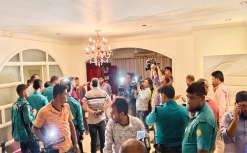 গুলশানে তল্লাশির নামে তছনছ, যা বলছে প্রেস উইং 