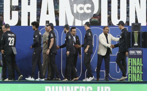 আয়োজক হয়েও পুরস্কার বিতরণে নেই পাকিস্তান, সমালোচনার ঝড় 