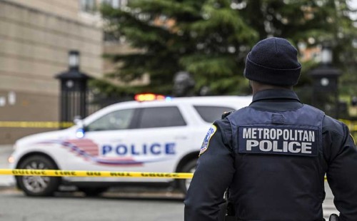 হোয়াইট হাউসের কাছে অস্ত্রধারী! 