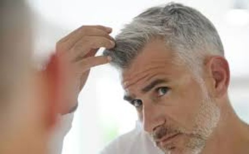 যে ভিটামিনের অভাবে তাড়াতাড়ি চুল পাঁকে 