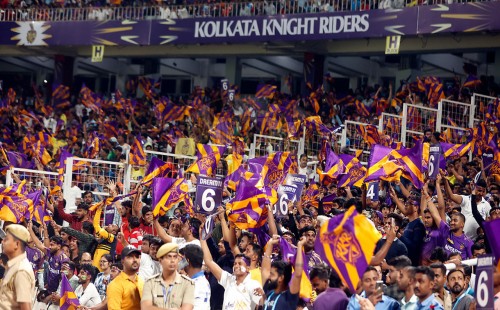 মাত্র ৯০০ টাকায় গ্যালারিতে বসে দেখা যাবে আইপিএল ম্যাচ 