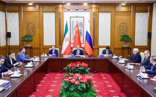 পরমাণু ইস্যুতে সংলাপই একমাত্র বিকল্প 