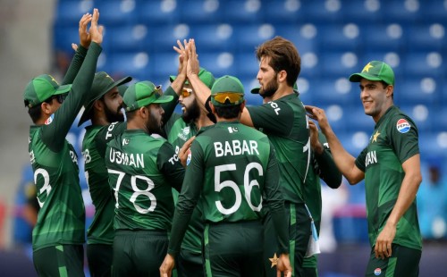 ব্যাট কিনে টাকা পরিশোধ না করার অভিযোগ পাকিস্তানি খেলোয়াড়ের বিরুদ্ধে 