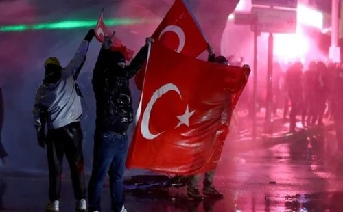 ইস্তাম্বুলে বিক্ষোভ চলছে 