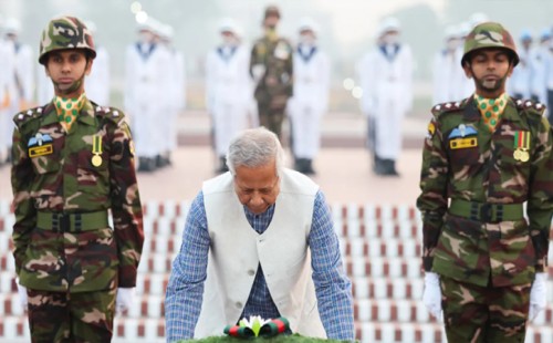 জাতীয় স্মৃতিসৌধে প্রধান উপদেষ্টার শ্রদ্ধা নিবেদন 