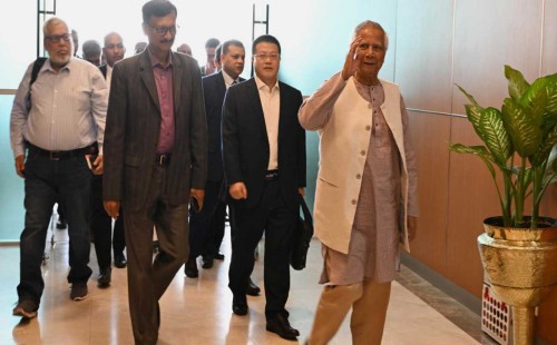 চীনের উদ্দেশে ঢাকা ছেড়েছেন প্রধান উপদেষ্টা 