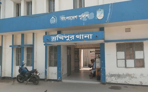 ঘুমিয়ে থাকা স্বামীকে গজারি কাঠ দিয়ে পিটিয়ে মারল স্ত্রী 