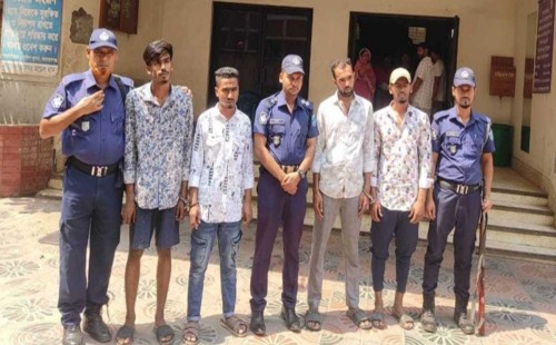 নারায়ণগঞ্জে কোকাকোলার গুদামে হামলার চেষ্টা, আটক ৪ 