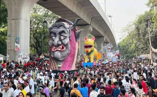 বর্ণাঢ্য আয়োজনে শেষ হলো ‘আনন্দ শোভাযাত্রা’ 