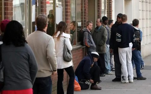 যুক্তরাজ্যের চাকরির বাজার কমছে 