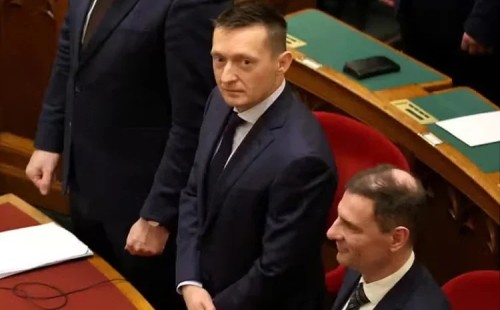 নিষেধাজ্ঞা থেকে বাদ হাঙ্গেরির মন্ত্রী 