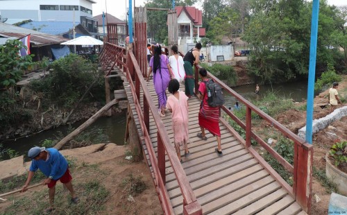 মিয়ানমার থেকে থাইল্যান্ডে পালিয়েছে প্রায় ২শ’ লোক 