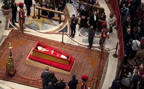 পোপের সমাধির বিস্তারিত প্রকাশ 