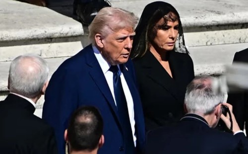 পোপের শেষকৃত্যে ট্রাম্প 