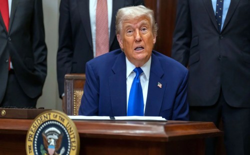 পুতিন গেলে আলোচনায় ট্রাম্প 