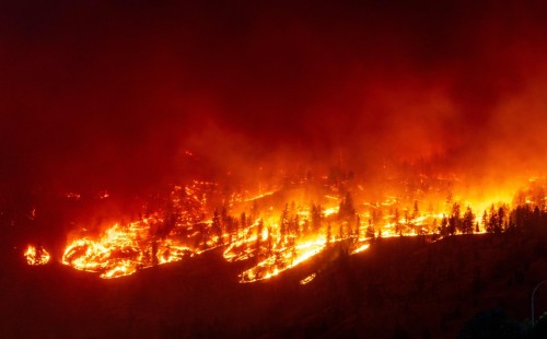 কানাডায় দাবানল, নিহত ২ 