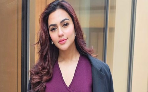 বিমানবন্দরে আটক নুসরাত ফারিয়া 