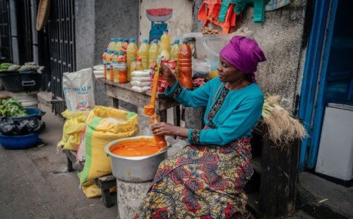 তেলের ক্যান দিয়ে স্কুল ফি! 