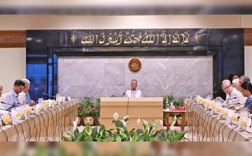 উপদেষ্টা পরিষদের বৈঠকে ড. ইউনূসের পদত্যাগের আলোচনা 