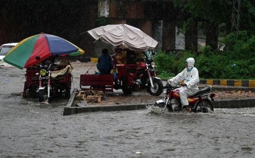 পাকিস্তানে ঝড়ে ১৯ জনের মৃত্যু 