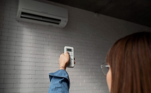 গরমে এসির অতিরিক্ত ব্যবহারে চোখে পড়তে পারে ক্ষতিকর প্রভাব 