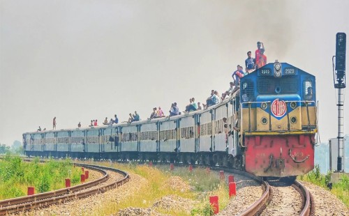 ট্রেনে ঈদযাত্রা শুরু 