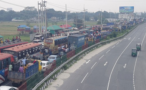 ঢাকা-টাঙ্গাইল মহাসড়কে ৩০ কিমি যানজট 