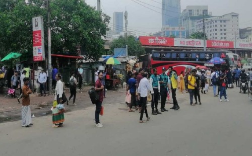 স্বস্তিতে ঢাকায় ফিরছেন কর্মজীবীরা 